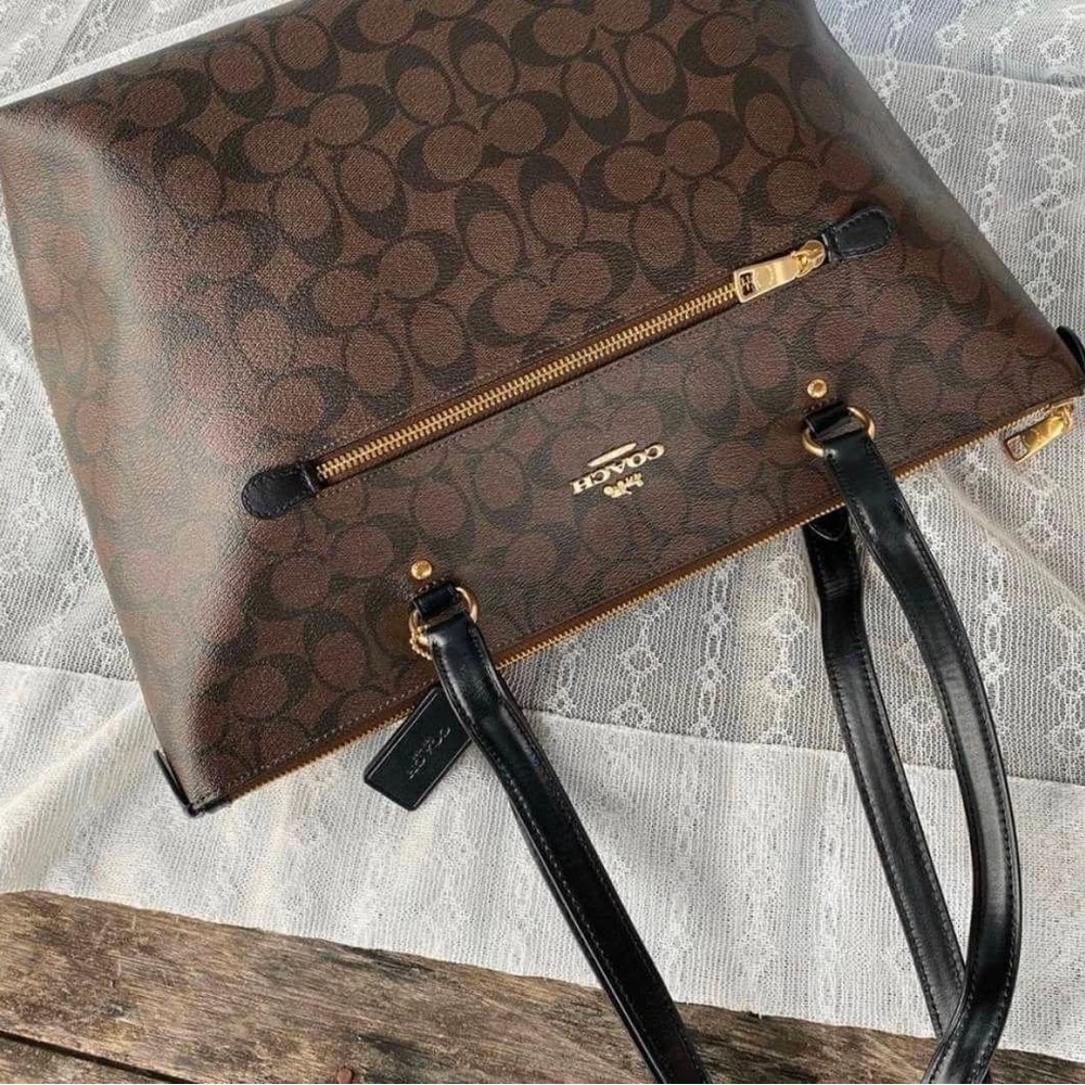 NWT - Only 1 Left- COACH Gallery Tote In Signature Canvas -Beautiful and Useful - Picture 16 of 16